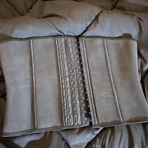 black waist trainer / corset